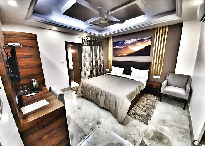 Hotel Aerocity Purple Orchid