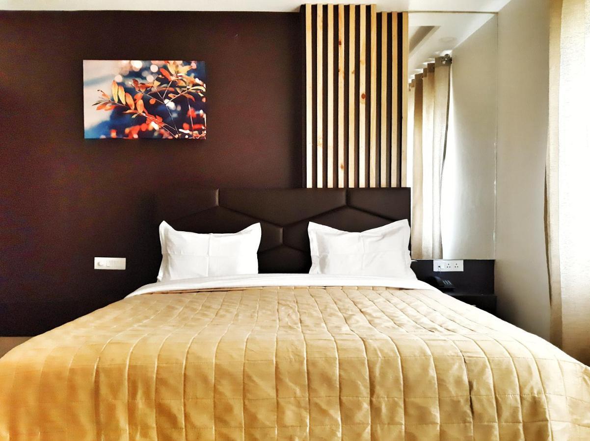 Hotel Aerocity Purple Orchid